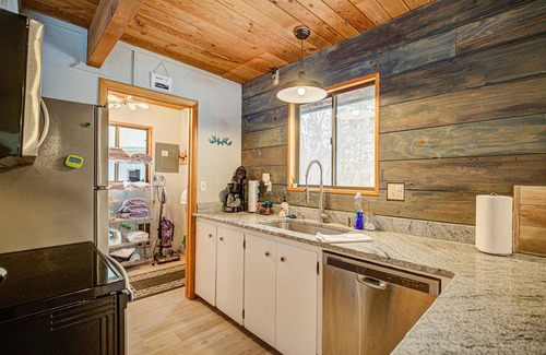 Garden Valley Cabina | Family-friendly Open & Relaxing South Fork Riverside Retreat