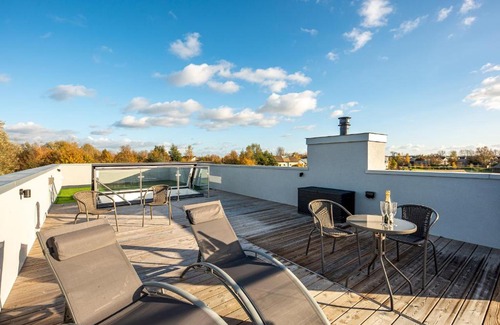 Cirencester Casa | Family friendly property in nature reserve The Hangout ML15