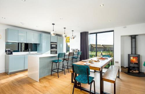 Cirencester Casa | Family friendly property in nature reserve The Hangout ML15