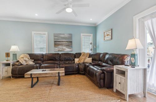 Ono Island Casa | Family-Friendly Pensacola Home Less Than 1 Mi to Beach!