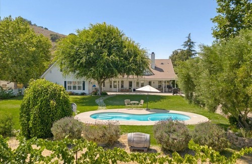 Los Alamos Casa | Family friendly pool, walk to restaurants!