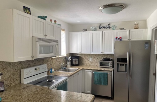 Alice Town Villa | Family friendly private villa can sleep 6, walking distance from beach and pool!