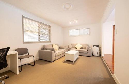 Bundall Casa | Family-Friendly Retreat with Pool & Spacious Living