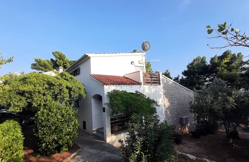 Medici Villa | Casa de playa frente al mar ideal para familias con capacidad para 4-5 en Medići, Omiš, Split Riviera