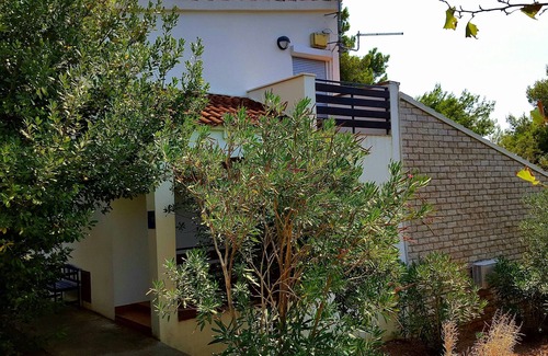 Medici Villa | Casa de playa frente al mar ideal para familias con capacidad para 4-5 en Medići, Omiš, Split Riviera