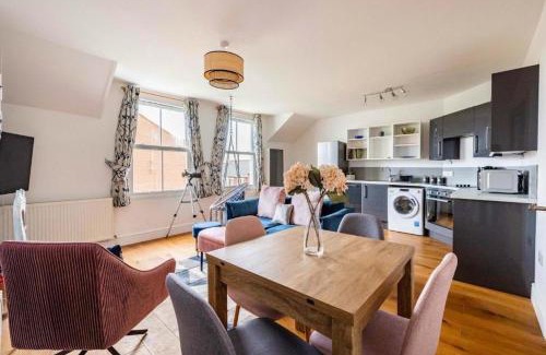 Cromer Apartamento | Family-Friendly Seaside Gem: King and Twin