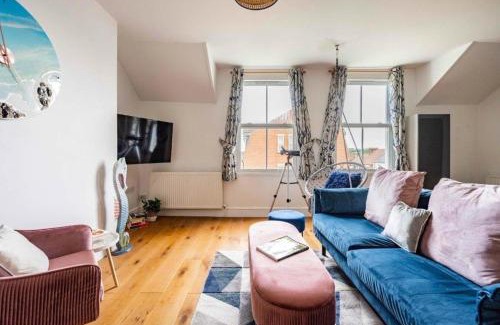 Cromer Apartamento | Family-Friendly Seaside Gem: King and Twin
