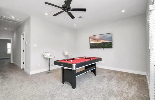 Clodine Casa | Family Friendly Spacious 3 Bedroom w Pool Table