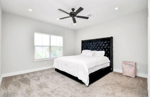 Clodine Casa | Family Friendly Spacious 3 Bedroom w Pool Table