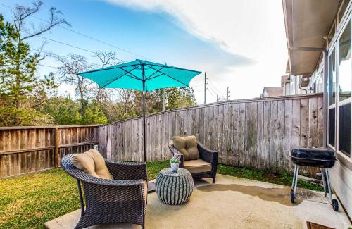 Spring Casa | Family-Friendly Spring Townhouse with Backyard!
