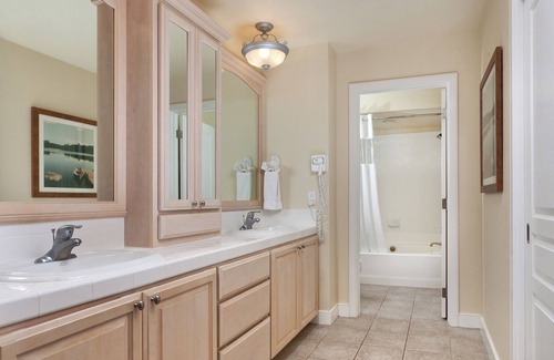 Coeur d'Alene Complejo | Suite familiar para pasos del lago con cocina completa y piscina cubierta del resort