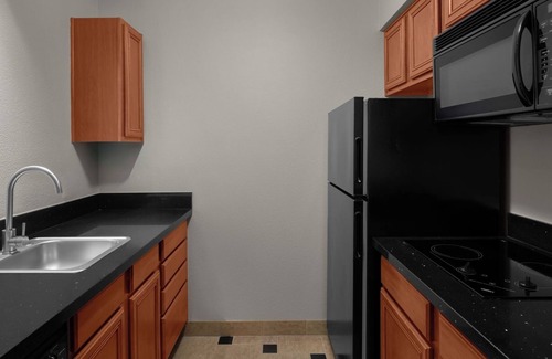 Renton Casa | Homey Suite Perfect for Couples' Getaway Near Downtown Seattle, Free Parking!