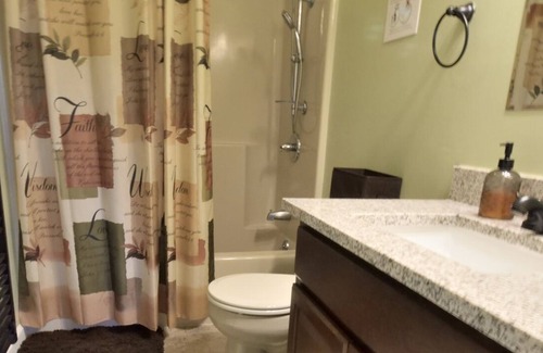 Center Conway Condominio | Limpio, acogedor, cómodo condominio con WiFi gratis y TV Roku 4K; 10 minutos de North Conway