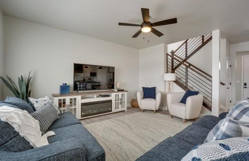 Windsor Casa | Family-Friendly Townhome about 2 Mi to Windsor Lake!