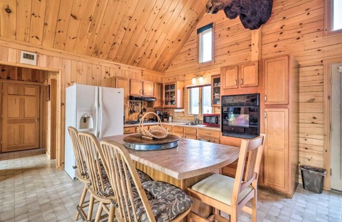Troy Casa | Family-Friendly Troy Getaway with Furnished Deck!
