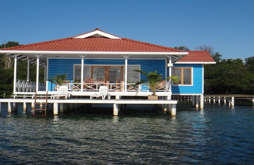 Punta Caracol Casa | Alojamiento familiar inolvidable de vacaciones en la casa de agua.