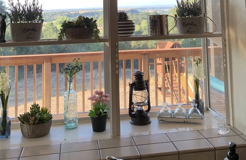 Valley Springs Casa | Fam Friendly Home * Patio cubierto con fabulosas vistas y fogata