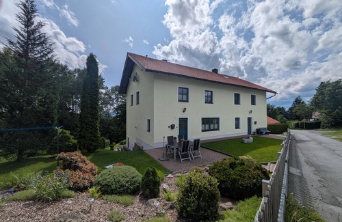 Oberkreuzberg Apartamento | Family-friendly vacation home (130 m2) with private garden