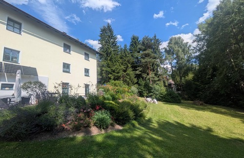 Oberkreuzberg Apartamento | Family-friendly vacation home (130 m2) with private garden