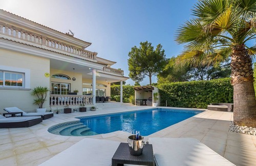 Santa Ponsa Chalet De Esquí | Villa Tres Reyes, ideal para familias, con una amplia área de piscina