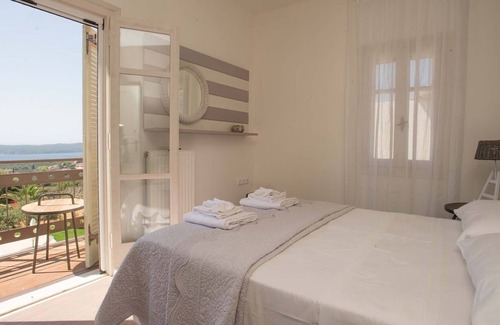 Pylos Villa | Para toda la familia Villa, 8-10 reducida, piscina privada, spa, vistas al mar
