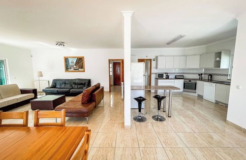 Albardeira Villa | Villa moderna de lujo en jardines privados, cerca de la playa, el puerto deportivo y la ciudad