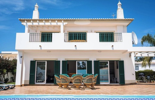 Albardeira Villa | Villa moderna de lujo en jardines privados, cerca de la playa, el puerto deportivo y la ciudad