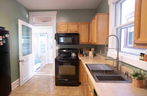 New Albany Casa | Family Friendly! Walkable to downtown shops. Backyard playhouse and fire pit!