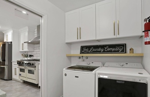 Lodi Casa | Lugar de reunión moderno para amigos y familiares.