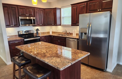 Waveland Casa | Family Friendly with a Great Outdoor Space/Bird Watcher's Paradise/Walk to Beach