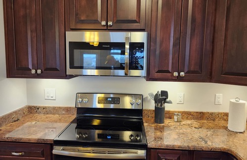 Waveland Casa | Family Friendly with a Great Outdoor Space/Bird Watcher's Paradise/Walk to Beach