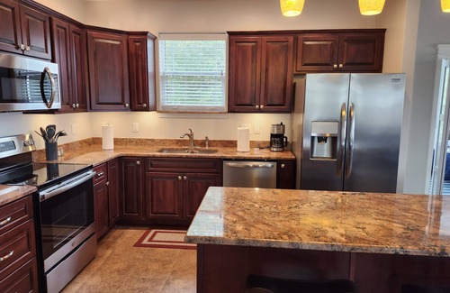 Waveland Casa | Family Friendly with a Great Outdoor Space/Bird Watcher's Paradise/Walk to Beach