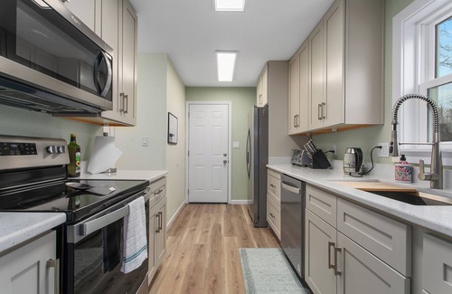 South Kansas City Casa | Family Fun Haven 4BR Game Room Hot Tub Pet Friendly