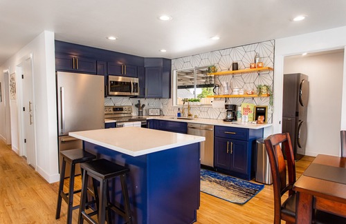 West End Casa | Family Fun Haven: Spacious Retreat with Games, Arcade & beautiful Kitchen