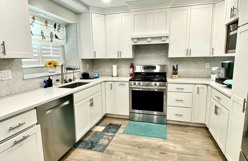Layton Casa | Family Fun: Pool, Arcade, Massage Chair