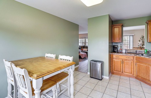 Monroeville Apartamento | Family Getaway 16 Mi to Pittsburgh!
