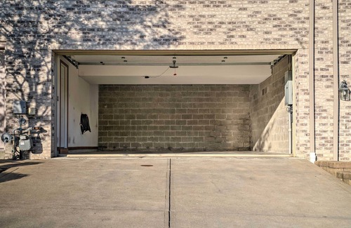 Monroeville Apartamento | Family Getaway 16 Mi to Pittsburgh!