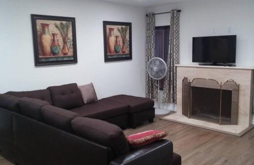 Harbor Casa | Family getaway 3 BR 2 Bath home in Lomita, CA.
