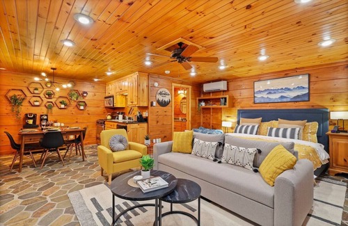 Banner Elk Cabina | Family Getaway|Mystic Glow Jungle|KidsSafari|HotTub|Pets|Firepit|Luxe Amenities