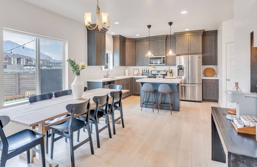 Vineyard Casa | Family Getaway near BYU, UVU, & Skiing with HUGE backyard