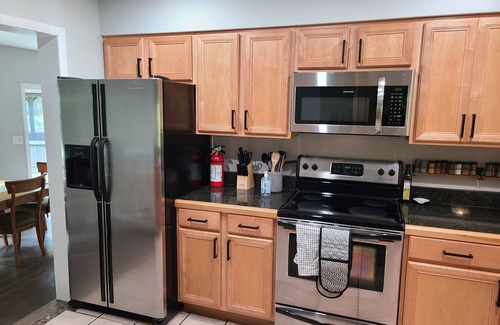 Shorewood-Tower Hills-Harbert Casa | Family Getaway w/ year round Hot Tub