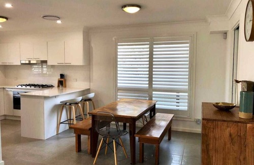 Shellharbour Casa | Family Getaway With LARGE Parent Retreat!