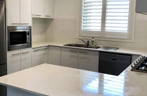 Shellharbour Casa | Family Getaway With LARGE Parent Retreat!