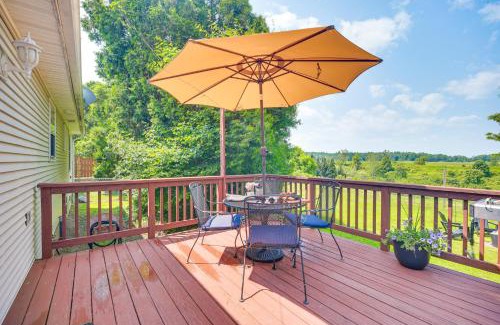 Colchester Apartamento | Family Getaway with Deck 3 Mi to Lake Champlain