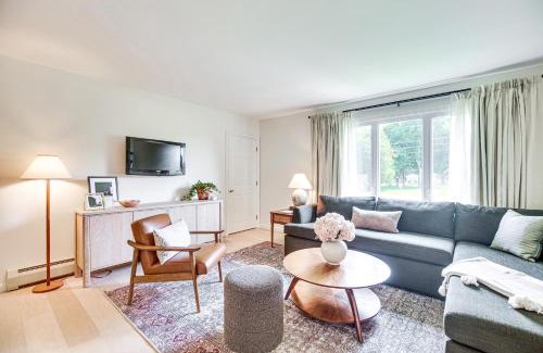 Colchester Apartamento | Family Getaway with Deck 3 Mi to Lake Champlain