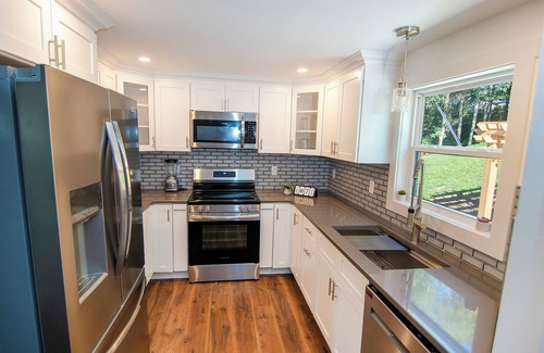 Alexander Casa | Family Getaway with Fire pit/Patio 20 min to AVL