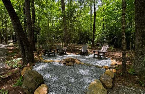 Balsam Grove Otro | Family Glamping Cabin-Can't Bear to Leave at Valley Bear Farms Resort