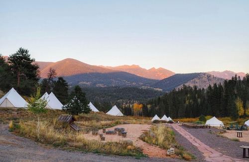 Lake George Alquiler De RV | Family Glamping Escape 2 Queens + Twin Bed