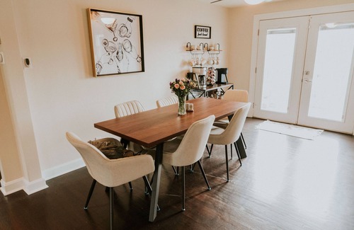 Jeffersonville - Clarksville Casa | Family Hangout Spot - Yard + Fire Pit + Games