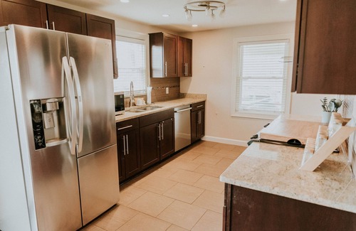Jeffersonville - Clarksville Casa | Family Hangout Spot - Yard + Fire Pit + Games